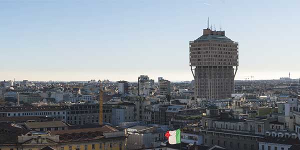 Verifiche di sicurezza di uno degli edifici più iconici di Milano.